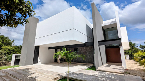 Estrena Divina Casa En Yucatán Country Club