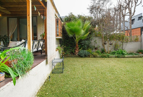 Casa En Arriendo, Sector Los Domínicos 3d+3b+manzarda.