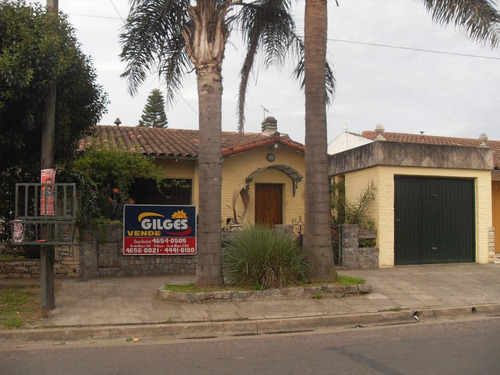 Imagen 1 de 11 de Chalet 5 Amb. Buen Estado S/lote 10x42m² Con Parque Y Pileta - Moron