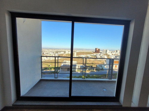 Imagen 12 de 24 de Vista Al Hoyo 3 Y La Ciudad Con Cuarto De Juegos