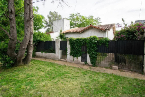 Casa En Venta - 2 Dormitorios 2 Baños - 300mts2 - City Bell