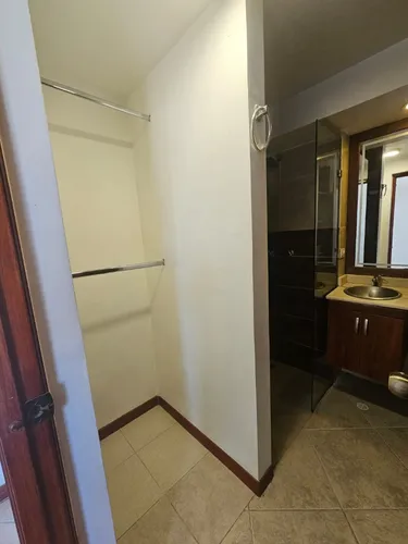 Vendo Apartamento Ubicado En La Parte Baja De La Loma De Los Bernal.