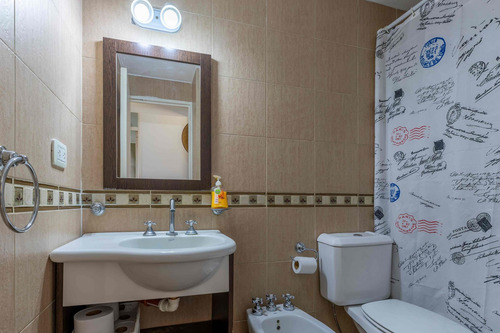 Departamento De 2 Dormitorios En Venta, La Plata