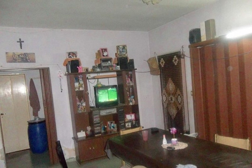 Casa En Venta En Isidro Casanova