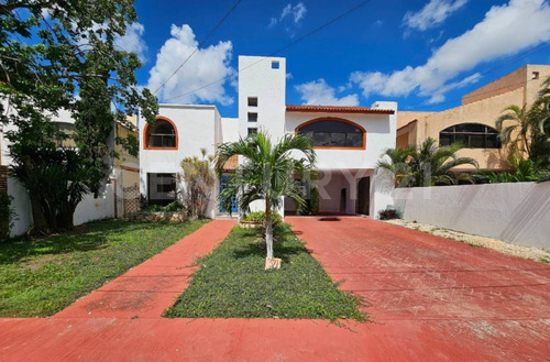 Casa En Venta Con Piscina Al Norte De Mérida, Yucatán.