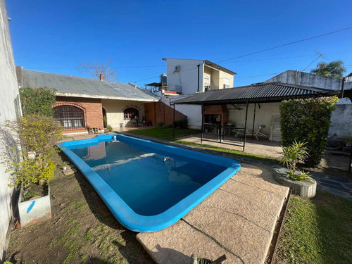 Venta Casa 4 Ambientes Con Pileta Y Cochera Padua