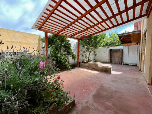 Cómoda Casa Con Excelente Ubicación En Buin