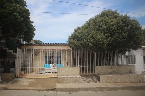 Casa - Hostal Ubicado En El Barrio Crespito En Cartagena De Indias. 