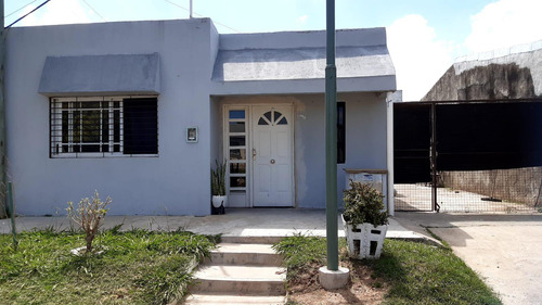 Casa En Venta - 2 Dormitorios 1 Baño - Cochera - 200mts2 - San Nicolás De Los Arroyos