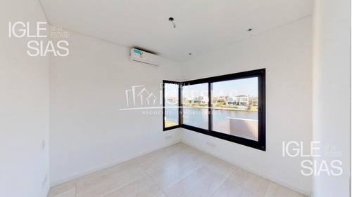 Casa Al Lago En Venta Con 4 Dormitorios En Los Lagos, Nordelta.