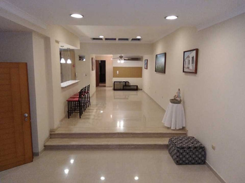 Imagen 8 de 30 de Casa En Venta. Urb. Andrés Bello. Maracay