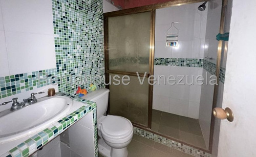 Amplio Y Moderna Casa De 2 Niveles En Venta Cabudare. Urbanizacion Valle Hondo 25-15492 As-f