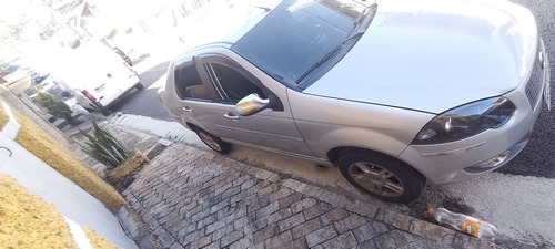 Fiat Siena 1.6 16v Essence Flex 4p