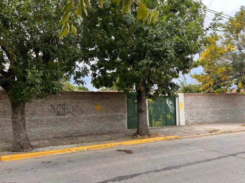 Casa En Venta - 2 Dormitorios 1 Baño - Cochera - 448mts2 - Libertad