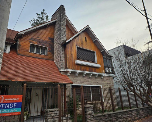 Casa Sobre Lote De 448 M2 De Doble Frente