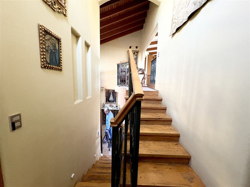 Hermosa Casa En Venta De 5 Dorm. En Las Condes