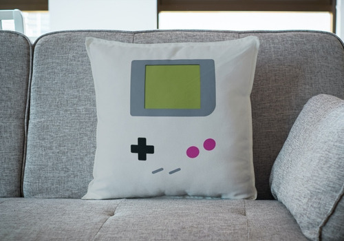 Cojin Decorativo Game Boy Diseño Clasico Retro Gris Gamer