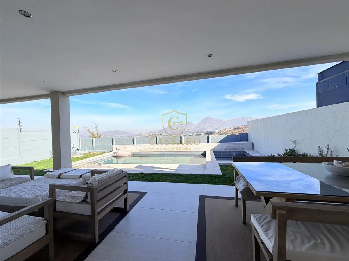 Imagen 5 de 23 de Casa Mediterranea En Arriendo 3 Dorm + Serv. En El Huinganal