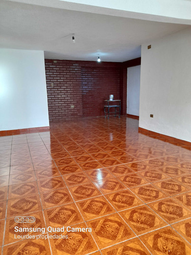 Se Vende Casa Amplia En Avenida (101243)