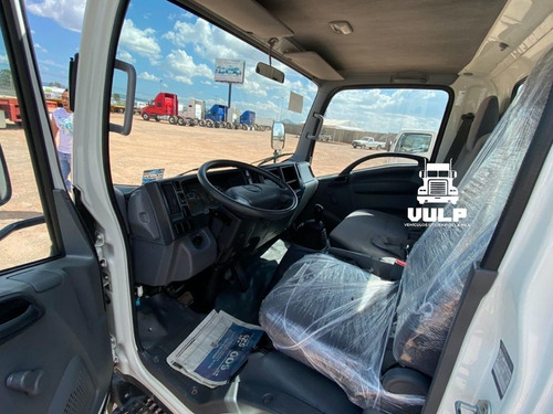 Isuzu Elf 200. Estacas. 2015