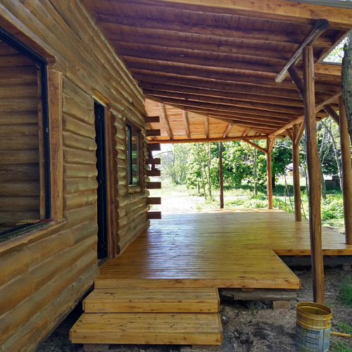 Cabañas De Troncos Enteros
