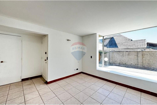 5 Dormitorios 3 Pisos Más Subterráneo Condominio
