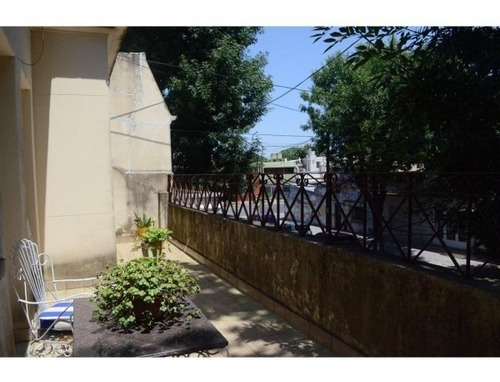 Propiedad Con 3 Departamentos Tipo Casa En Bloque
