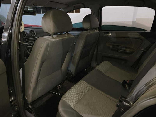 Imagem 7 de 8 de Volkswagen Gol 2012