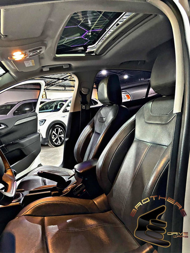 Imagen 10 de 20 de Citroën C4 Lounge 2018 1.6 Hdi 115 Feel Pack