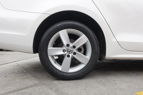 Imagen 14 de 14 de Volkswagen Jetta Style 2013