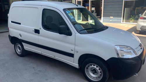Imagen 8 de 10 de Peugeot Partner 2016 1.6 Hdi Furgon Confort