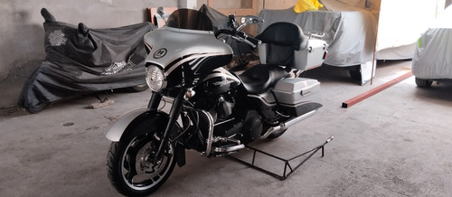 Motocicleta Harley Davidson Street Glide