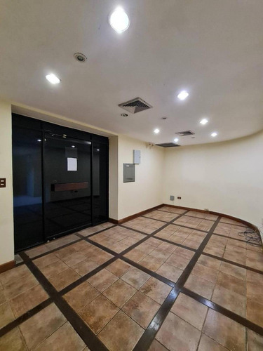 Imagen 5 de 9 de Oficina En Venta En Av Bolivar Liseth Varela 0414-4183728
