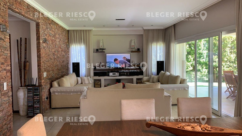 Imagen 3 de 30 de Casa En Venta Ubicado En Santa Catalina, Villanueva, Tigre