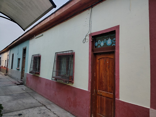 Oportunidad De Inversión! Casa Ubicada En Pasaje 4d 1b.