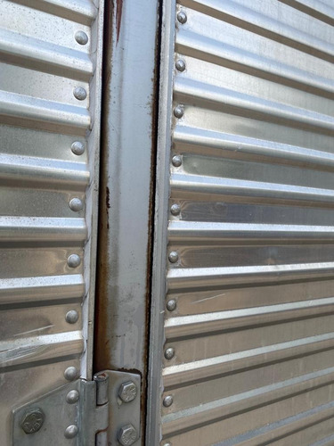 Imagem 3 de 9 de Baú Seco 15/15 De 4,5 Metros Por 2,30/ 02 Portas Laterais
