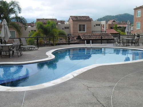 Imagen 2 de 9 de Bello Y Amplio Townhouse Altos De Guataparo