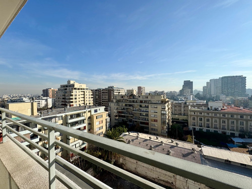 A Tres Cuadras De Plaza Ñuñoa Con Vista En Piso Alto