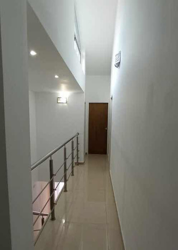 Townhouse En Alquiler El Castaño