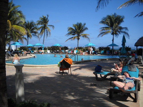 Imagen 3 de 14 de Hollywood - Miami - The Tides