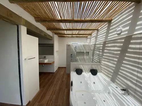 Casa En Venta En Alto De Los Migueles. Cod V1106
