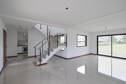 Imagen 5 de 30 de Casa En Venta 3 Habitaciones En Barrio Cerrado Moreno