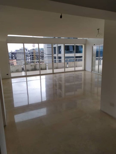 Se Vende Ph 750m2 5h/6b/6p Las Mercedes