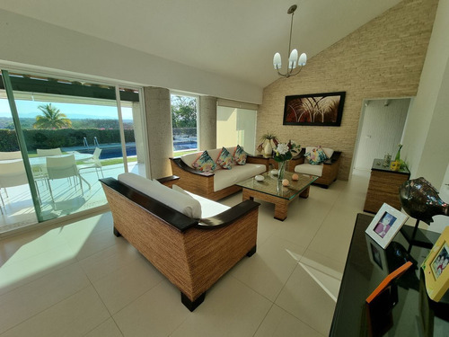 Hermosa Casa En Venta En Colinas De Santa Fe, Morelos