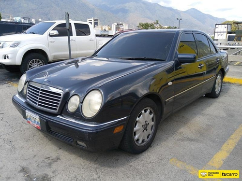 Mercedes Benz E-310 Automático