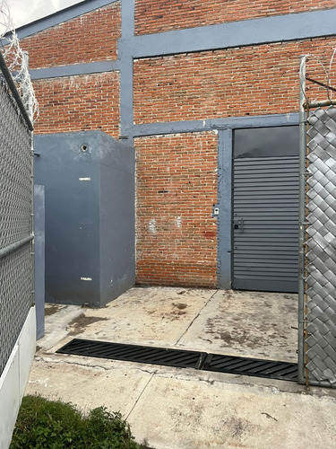 Bodega En Renta De 450 M² Con Oficina