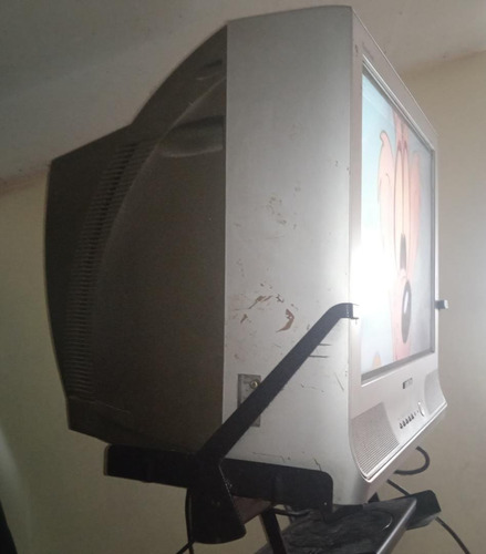 Imagen 2 de 4 de Televisor Samsumg 21´´ Con Base Y Control