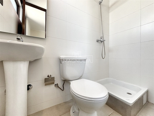 Casa En Venta De 4 Dorm. En Colina