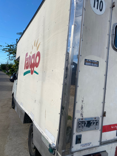 Trafic Rodeó Con Caja Cerrada