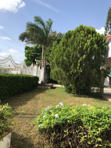 Casa En Esquina Para Uso Comercial En Venta